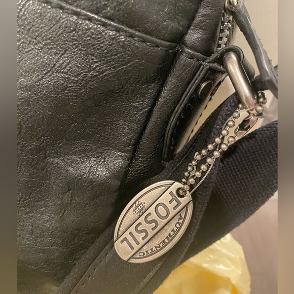 NWT, Leather Fossil Messenger Bag - Picture 4 of 8